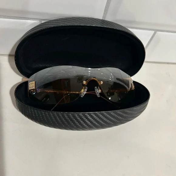 CHANEL 4019 Rimless Brown Sunglasses. Made in Italy. Chanel Frameless CC Sunglasses 4019 Bronze 88104 – FASHIONPHILE main image 4